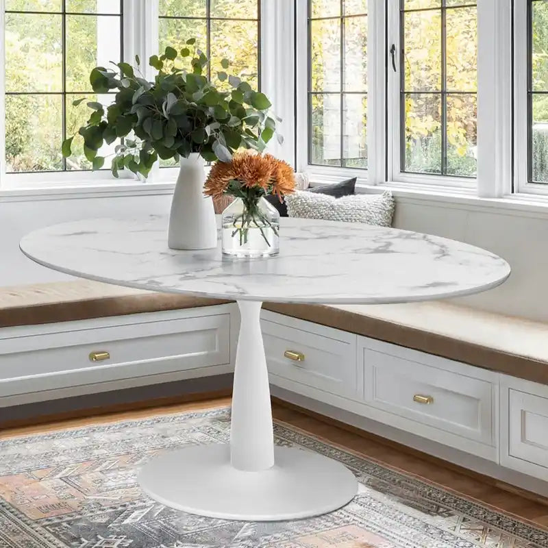 Table à manger sur pied ovale avec plateau en faux marbre blanc