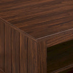 Table basse à panneaux rainurés avec étagère inférieure